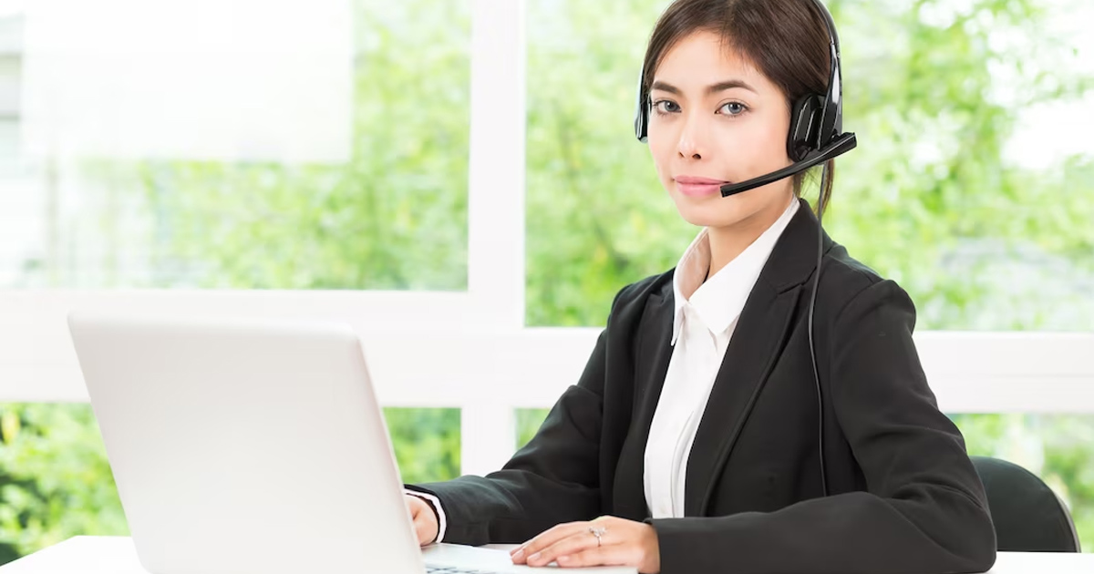 Biểu tượng tai nghe và nhân viên hỗ trợ, minh họa dịch vụ chăm sóc khách hàng 24/7 chuyên nghiệp của wi88.